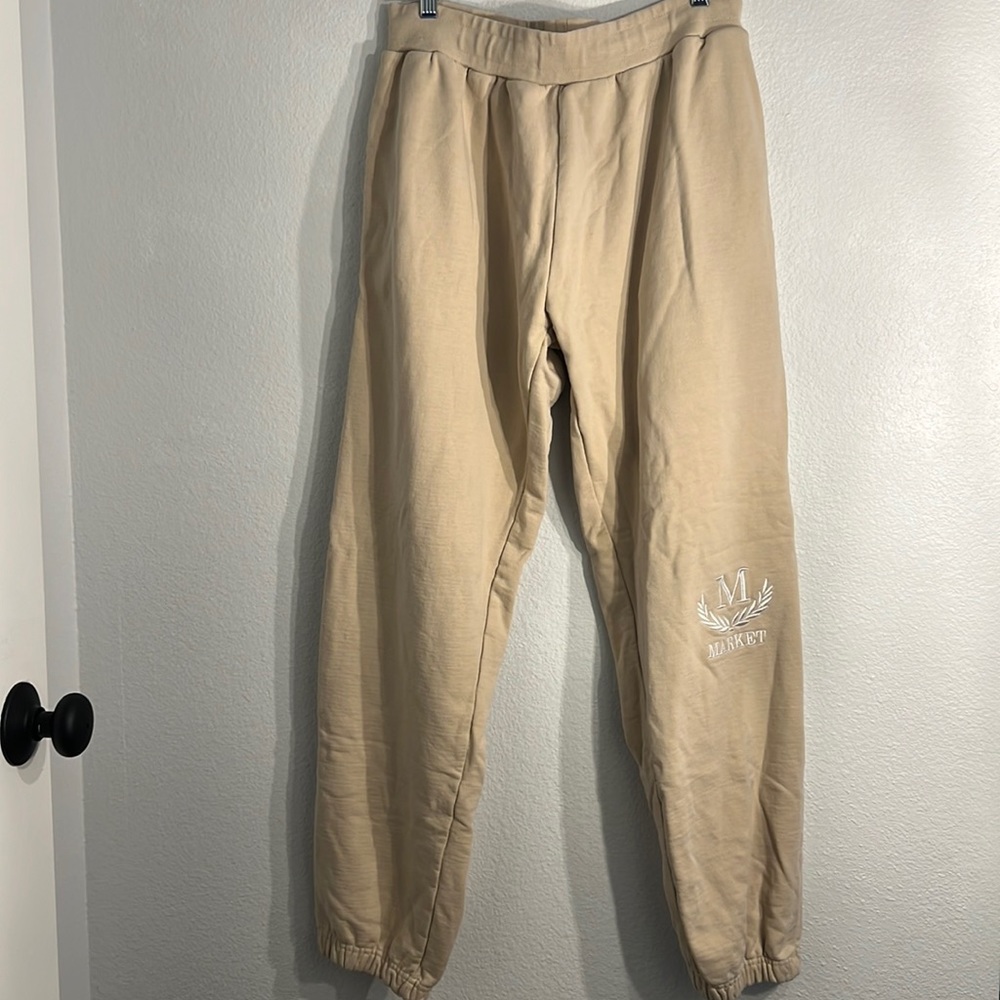 Market Laurel Wreath Sweatpants - Picture 4 of 15